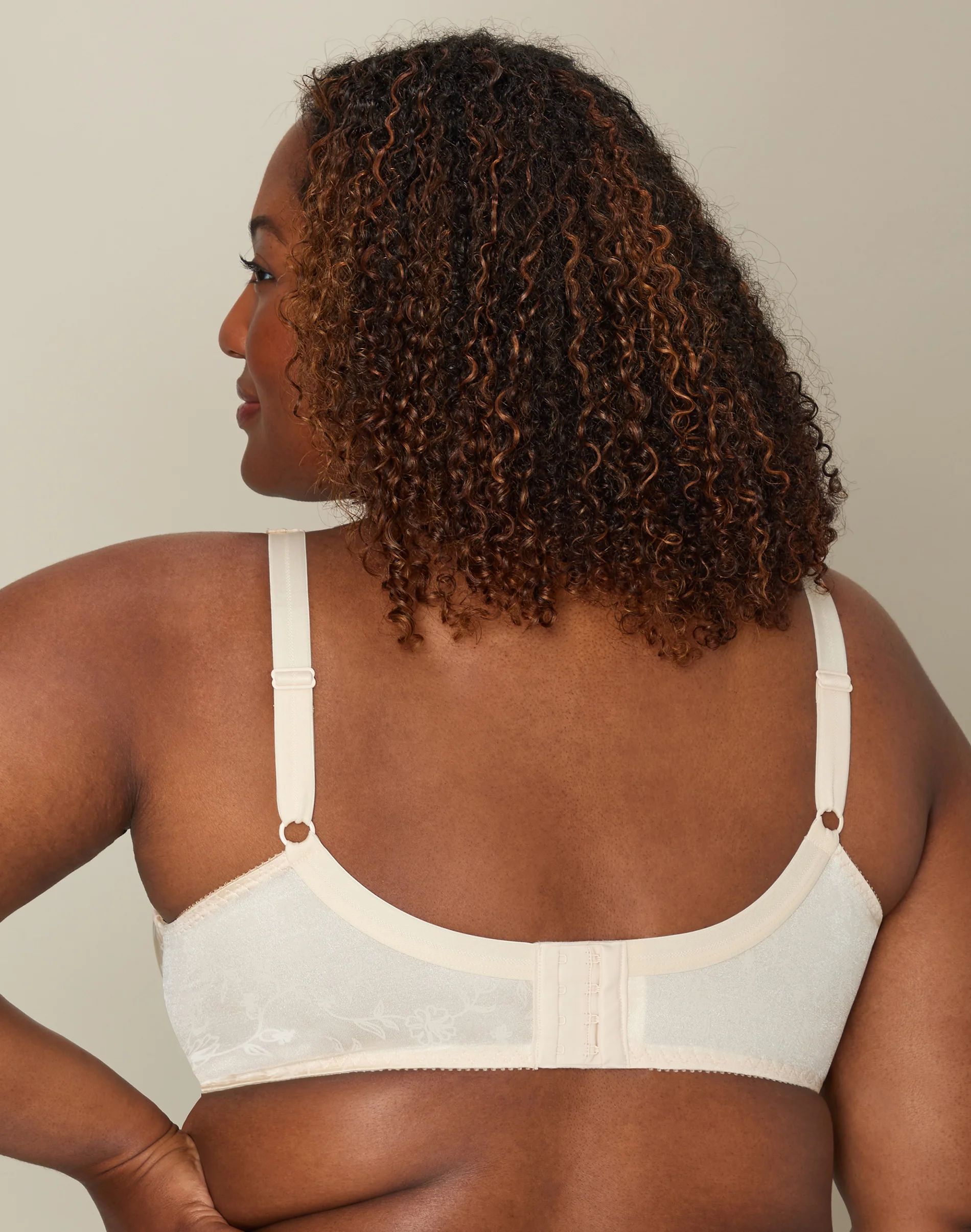 Playtex Secrets Lifts & Supports Underwire Bra #US4422